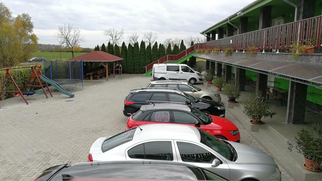 Apartman Taktik Velky Meder Exterior photo